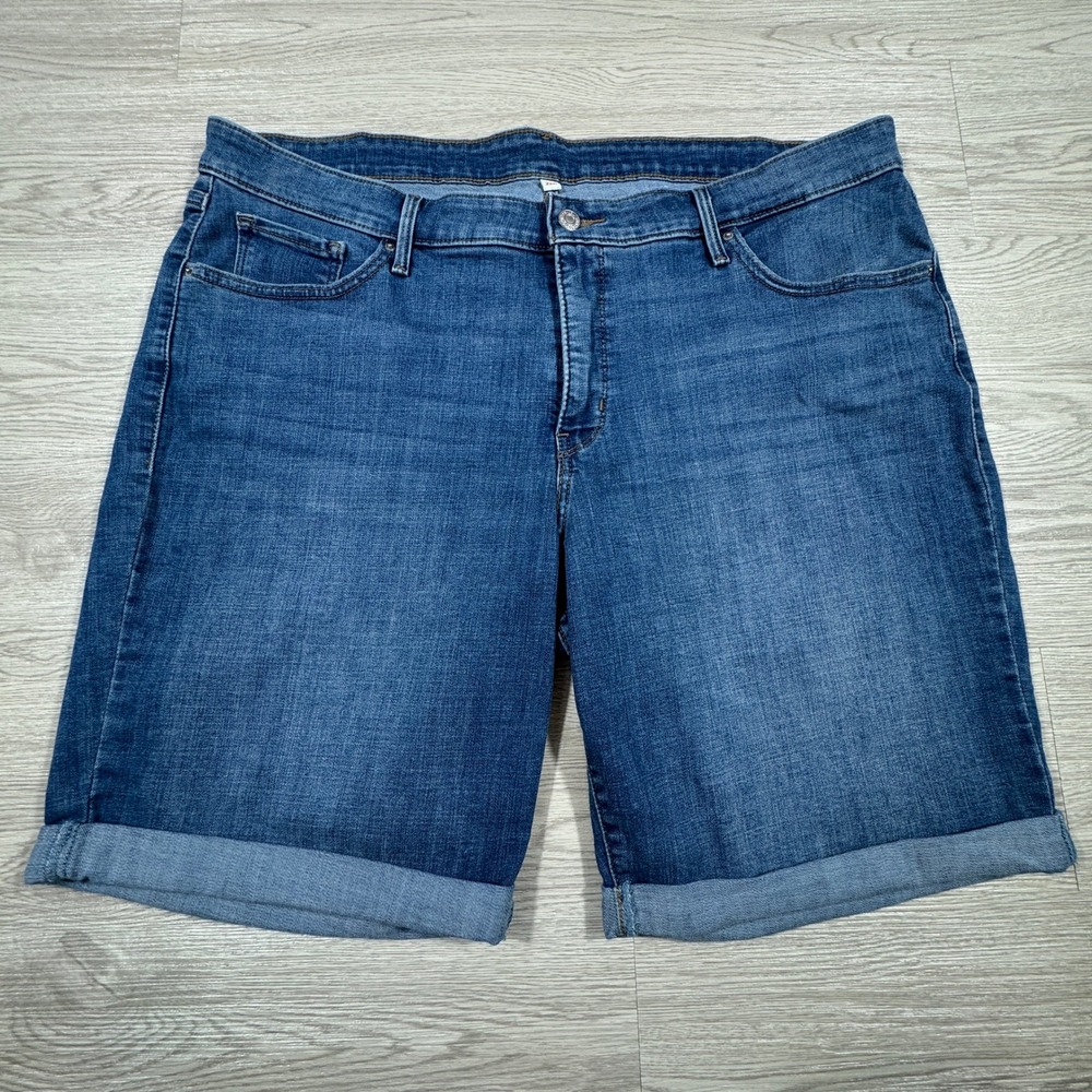 Levi's‎ Women's Denim Shorts Medium Wash Blue 22W Cuffed Stretch Jean Shorts